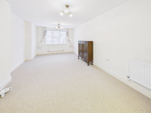 LIVING ROOM- click for photo gallery